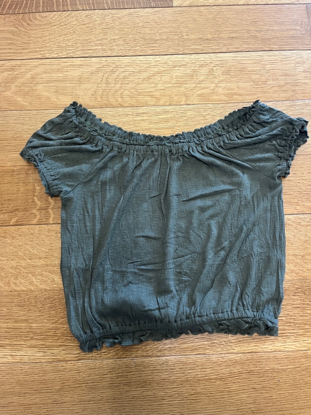 White Crow Olive Off-Shoulder Crop Top small